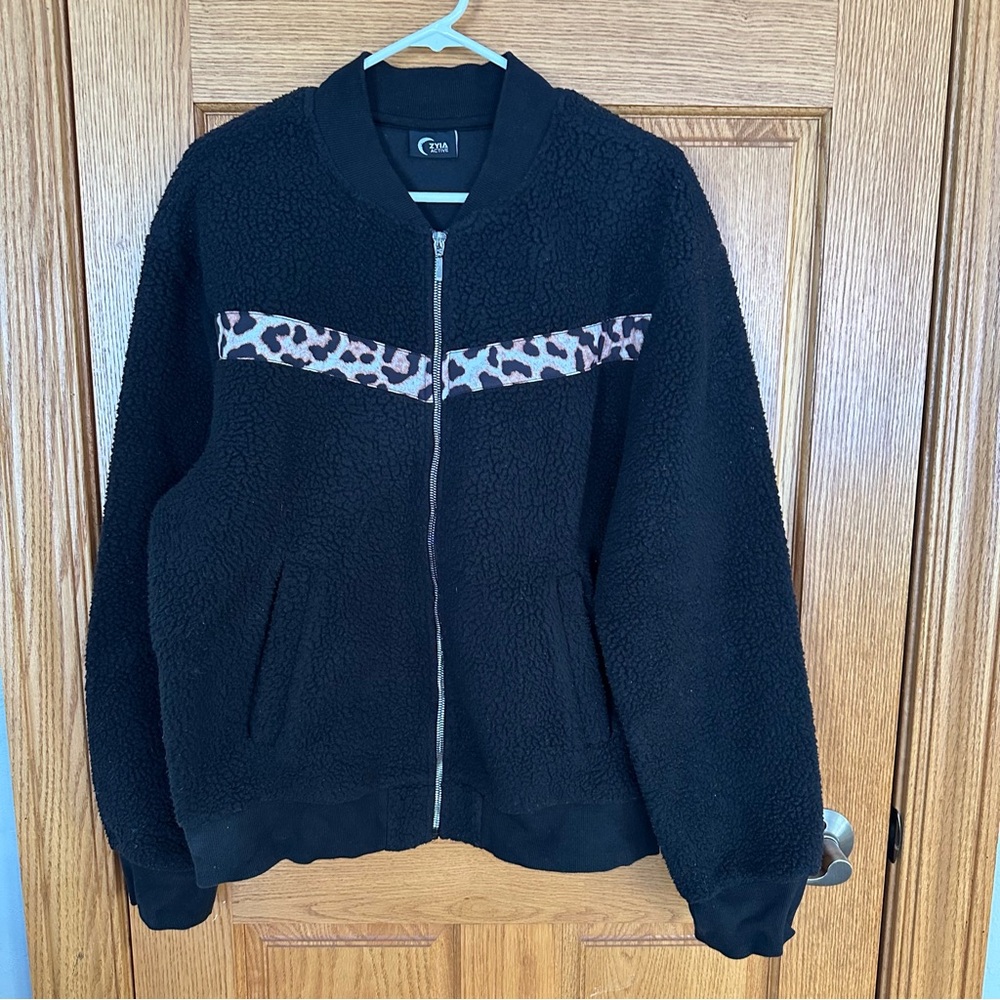 Zyia zip up sweatshirt. Size XL
